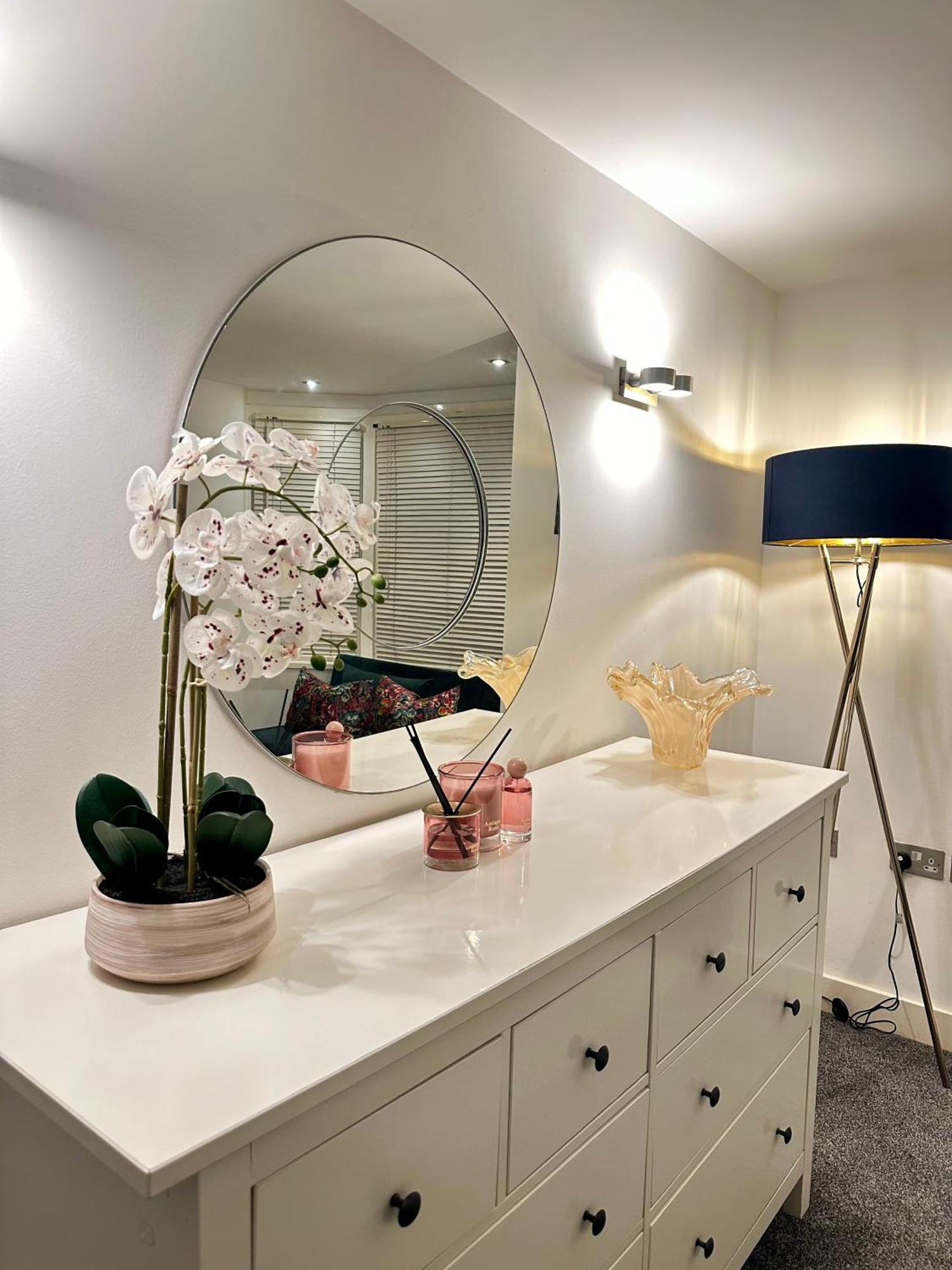 Opulent Oasis In London Apartment Exterior photo