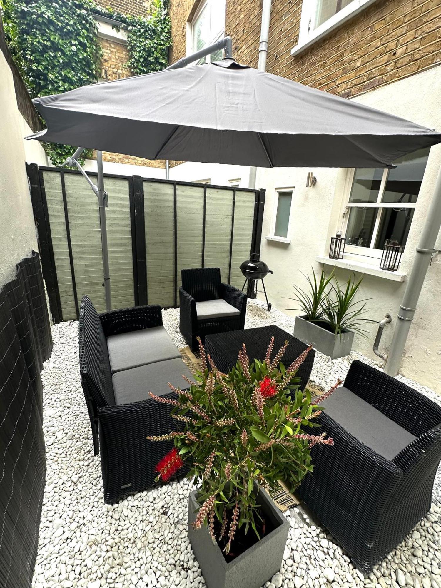 Opulent Oasis In London Apartment Exterior photo